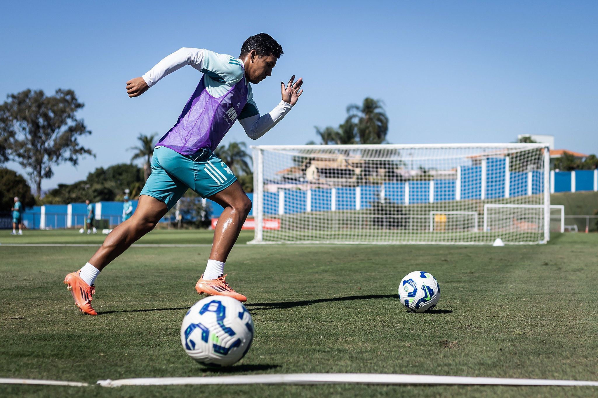 Volante argentino Lucas Romero é um dos capitães da equipe