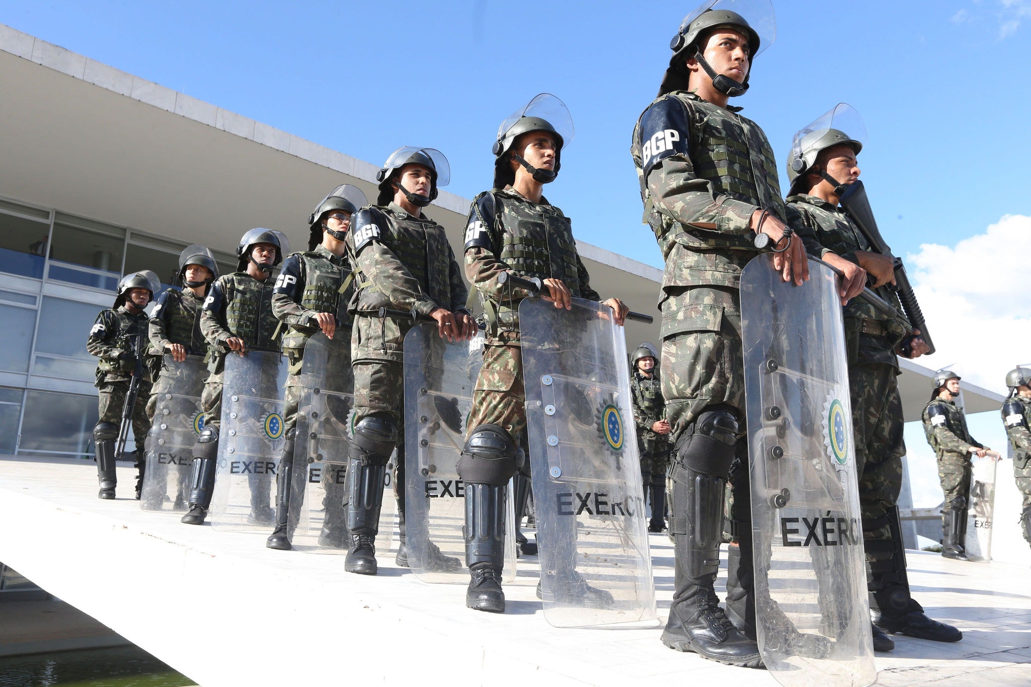 Exército está a frente de Ministérios 