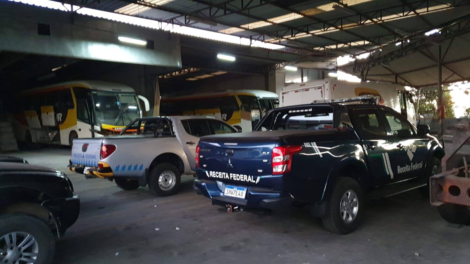 Viaturas da Receita em garagem da Saritur