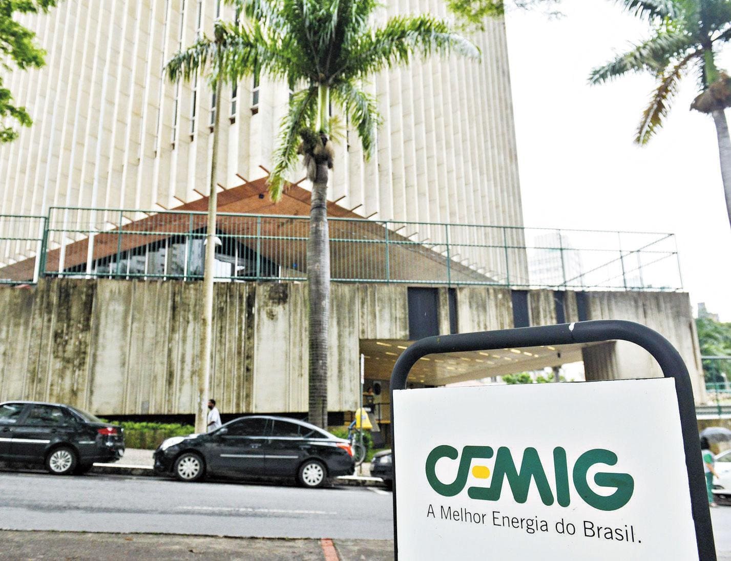 Oposição acredita que campanha difamatória contra a Cemig é parte da estratégia do governo para privatizar a empresa