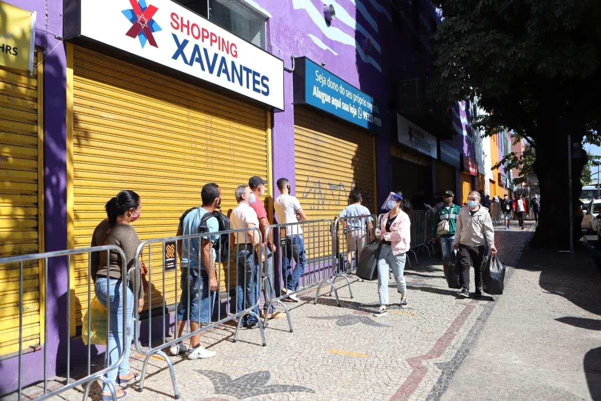 Primeiro sábado pós-flexibilização tem movimento intenso nos shoppings populares