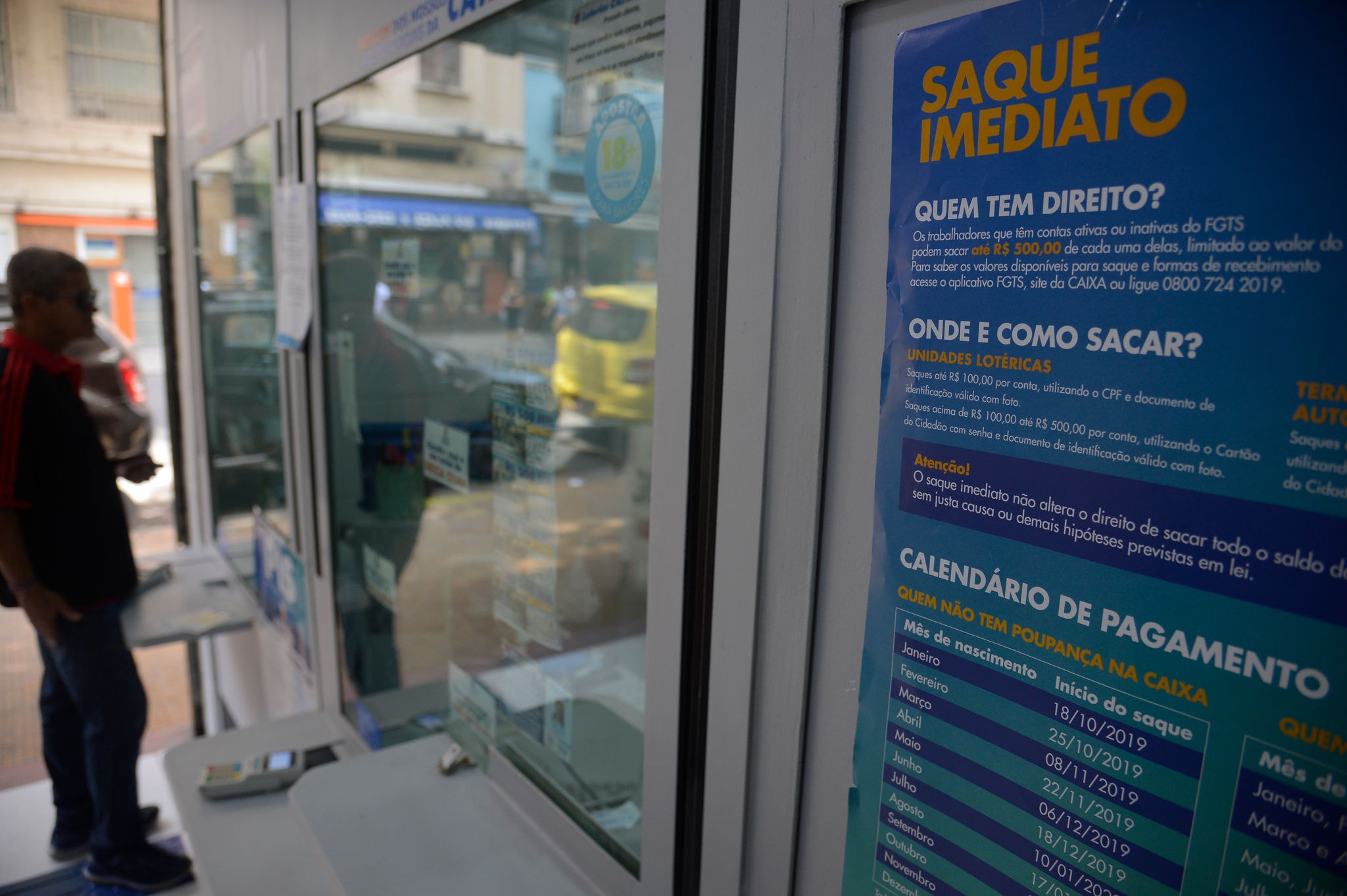 Moradores do Rio Grande do Sul começam a receber nesta terça-feira (21) as parcelas extras do seguro-desemprego.