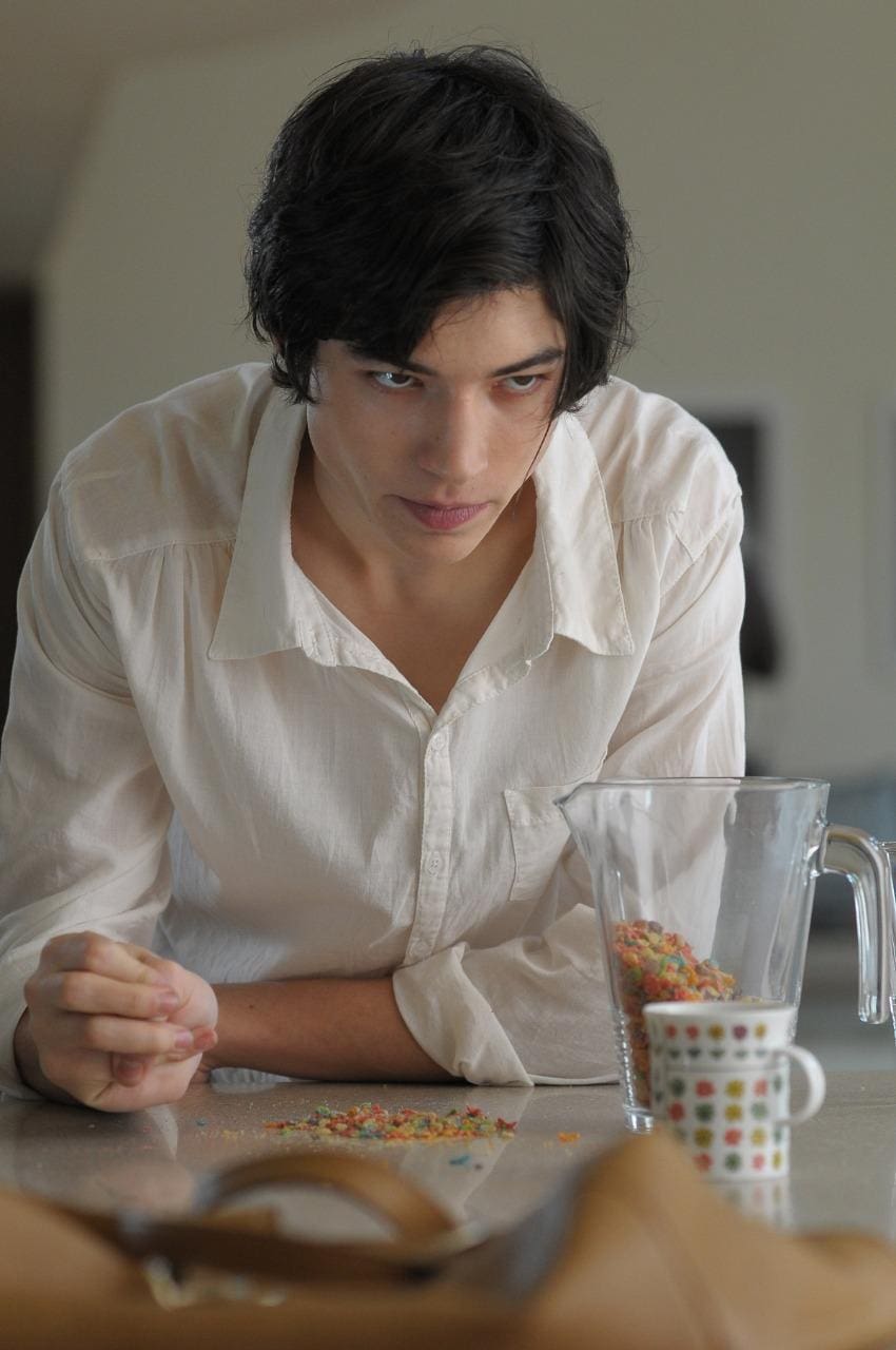 Cena de “Precisamos falar sobre Kevin”, filme americano de 2011, dirigido por Lynne Ramsay; obra é adaptação do best-seller homônimo da escritora Lionel Shriver