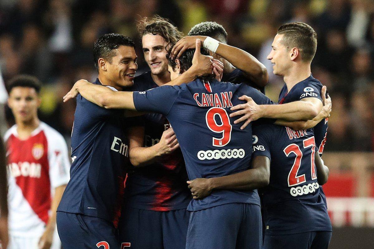 Cavani marca 3, Neymar faz de pênalti e Paris Saint-Germain goleia