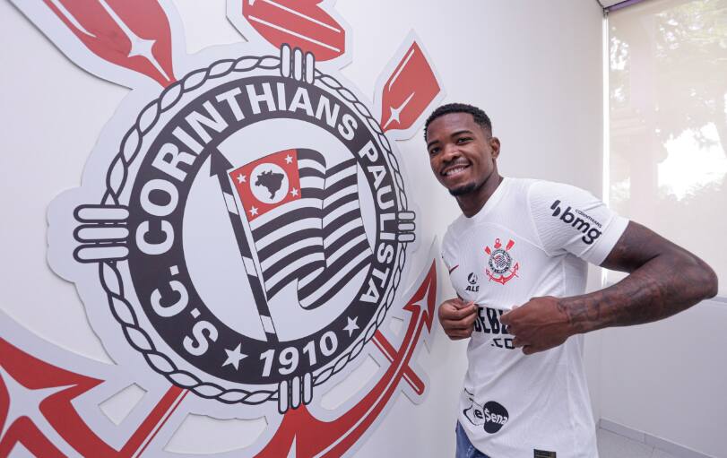 Zagueiro Cacá chega ao Corinthians por empréstimo
