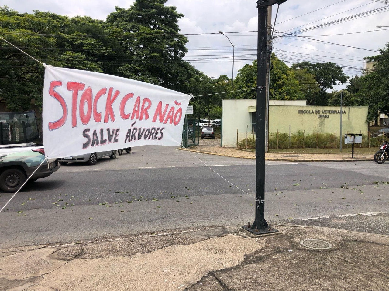 Protesto contra a realização da Stock Car e o corte de árvore na Pampulha