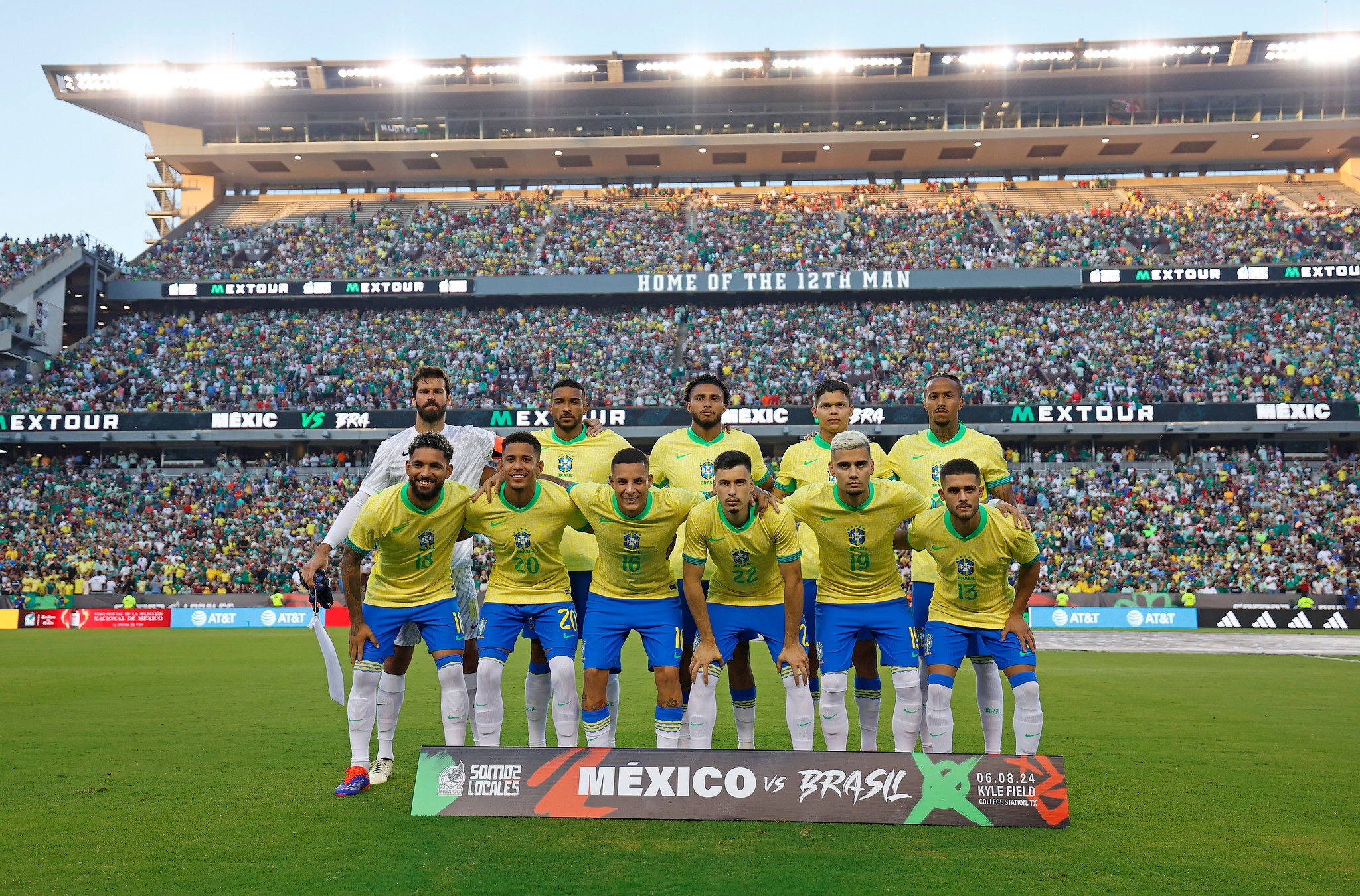 Guilherme Arana e Savinho foram titulares no amistoso contra o México, neste sábado (8), nos EUA