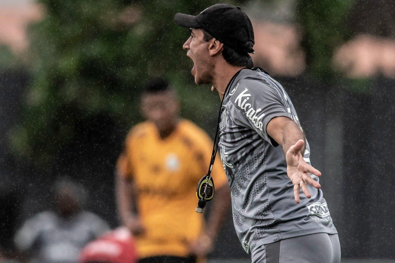Técnico do Santos Fabián Bustos