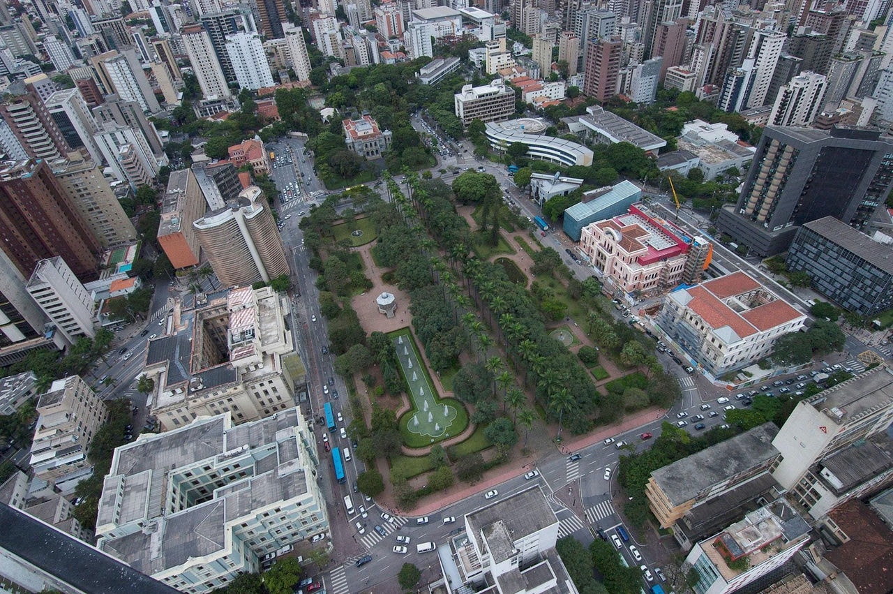 Praça da Liberdade, projetada em 1898, já chamou a atenção até da realeza da Bélgica