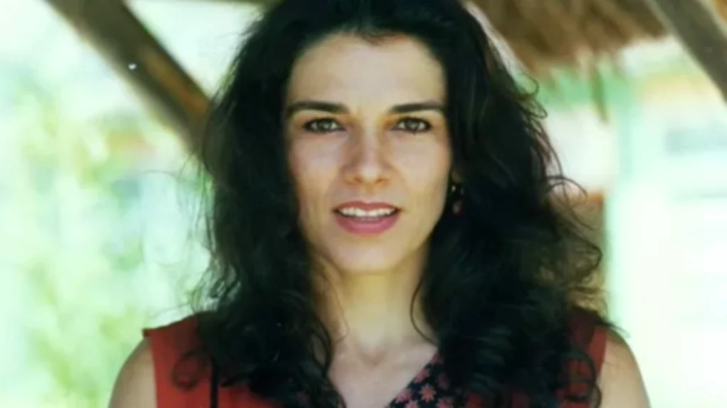 Mara Carvalho é Regina em A Viagem