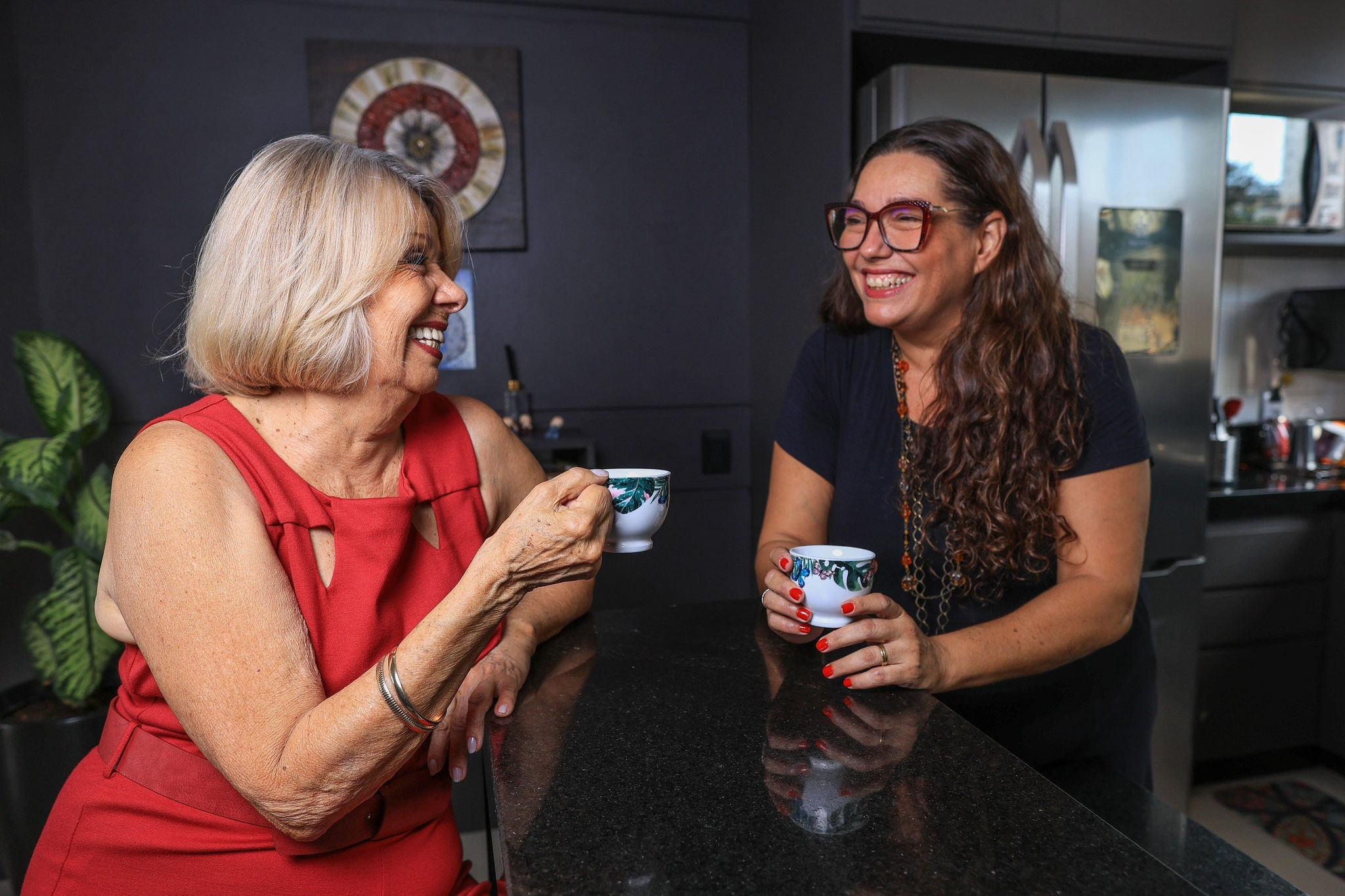 Valéria e a filha, Mônica Veríssimo - companheirismo na fase madura