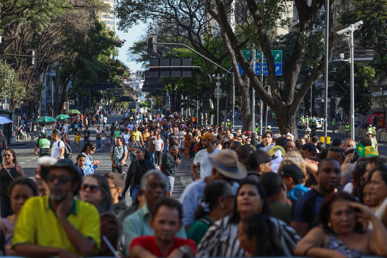 Público enche a Avenida Afonso Pena para desfile do Dia da Independência