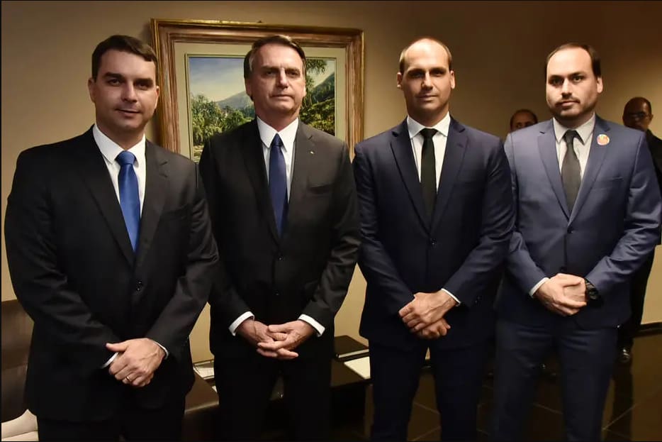 Presidente Jair Bolsonaro e seus filhos Flávio, Eduardo e Carlos