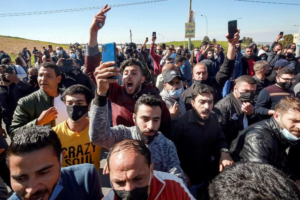 Houve protesto em frente ao al-Hussein New Salt Hospital, na Jordânia, após a morte de sete pacientes por falta de oxigênio