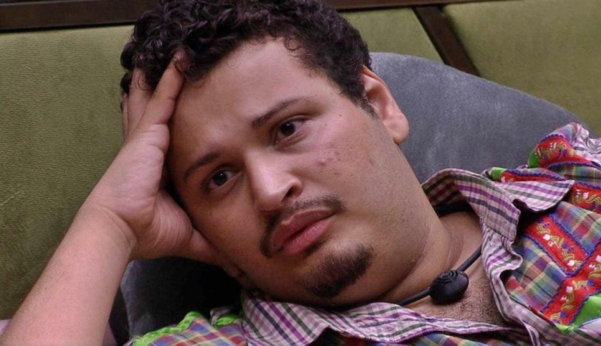 Victor Hugo se declara assexuado, mas ficou caidinho por Guilherme