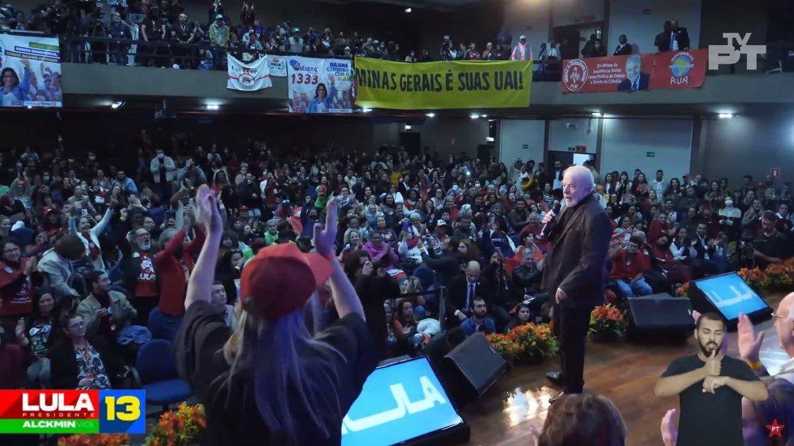 O ex-presidente Lula durante encontro com representantes da Frente Nacional de Defesa do SUAS (Sistema Único de Assistência Social)