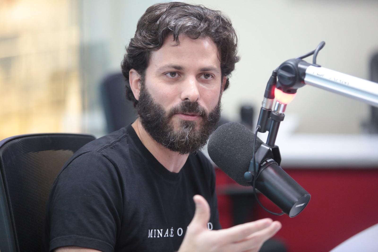 Novo secretário de Governo de Estado, Marcelo Aro anuncia que será pai de gêmeos