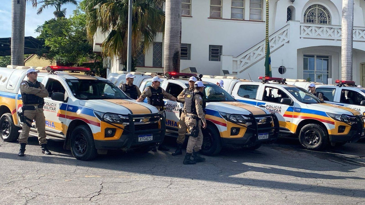 Imagem mostra ação dos policiais