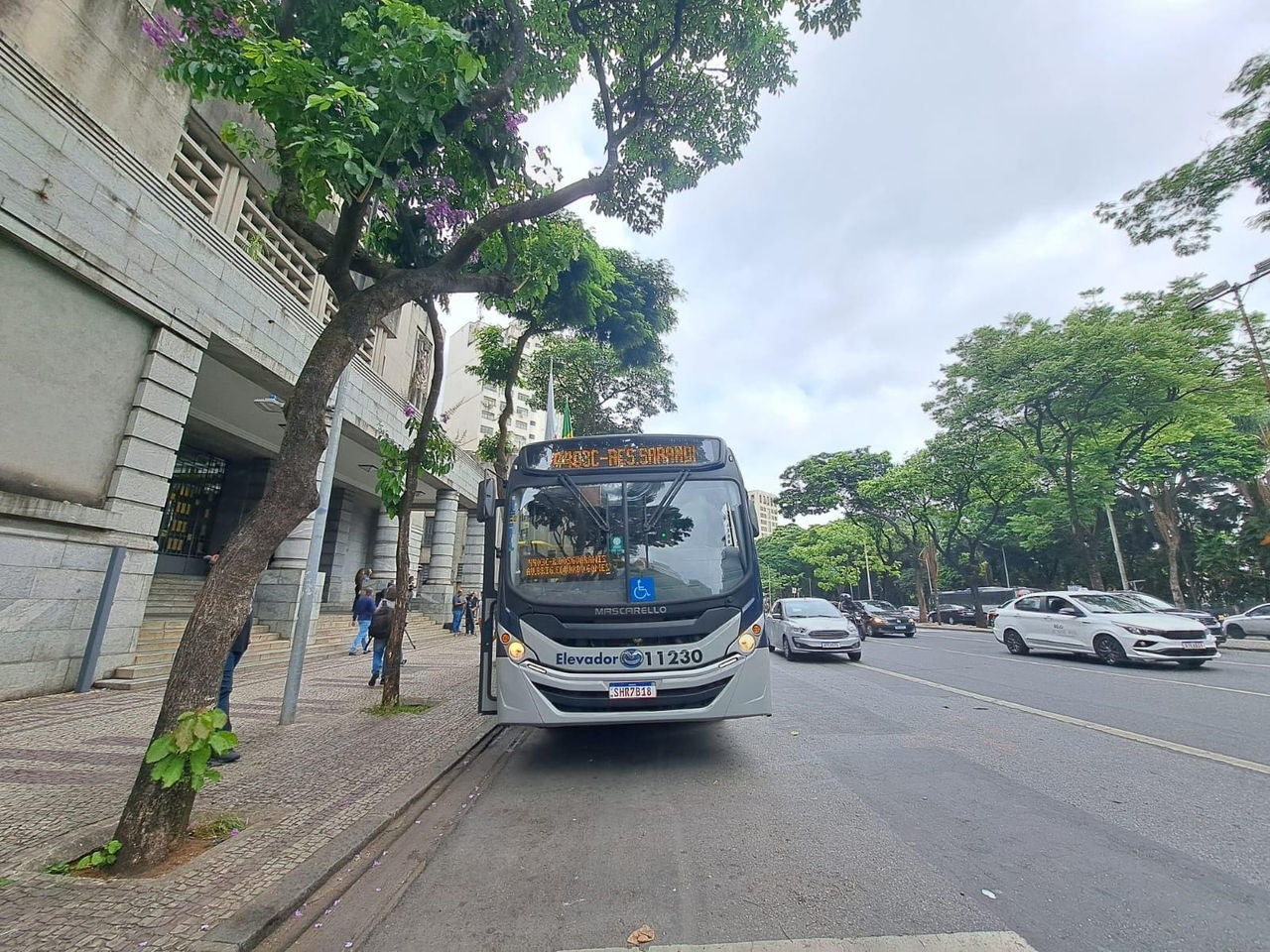 Foto mostra um dos novos veículos que já estão em circulação em BH
