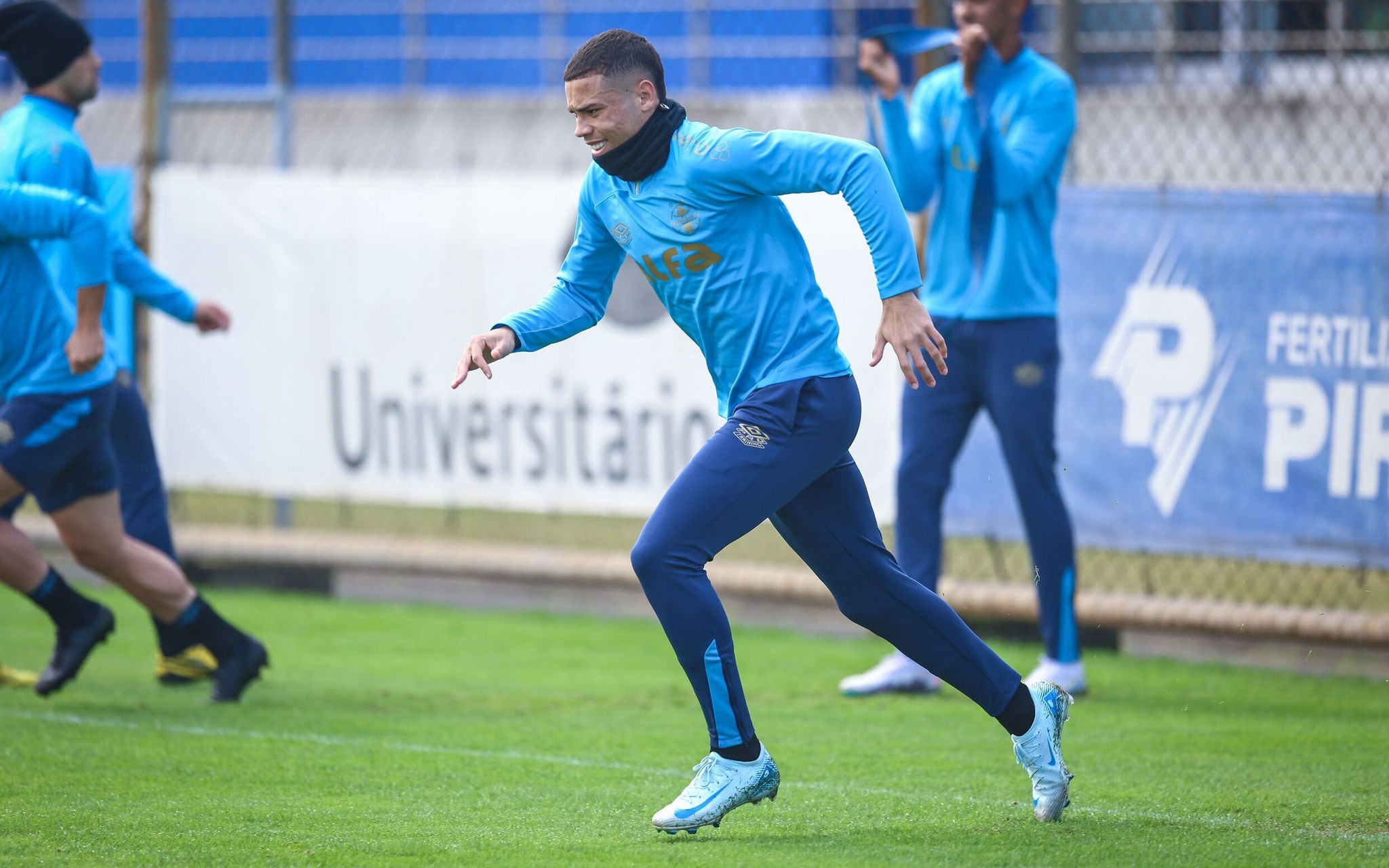 Alysson em treinamento do Grêmio no CT Luiz Carvalho. (Foto: Lucas Uebel/Grêmio FBPA)