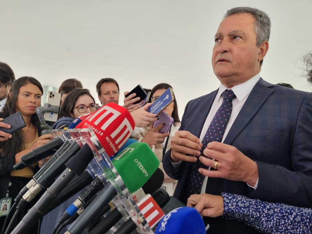 Ministro da Casa Civil, Rui Costa, no Palácio do Planalto, após reunião ministerial com o presidente Lula e 19 titulares das pastas