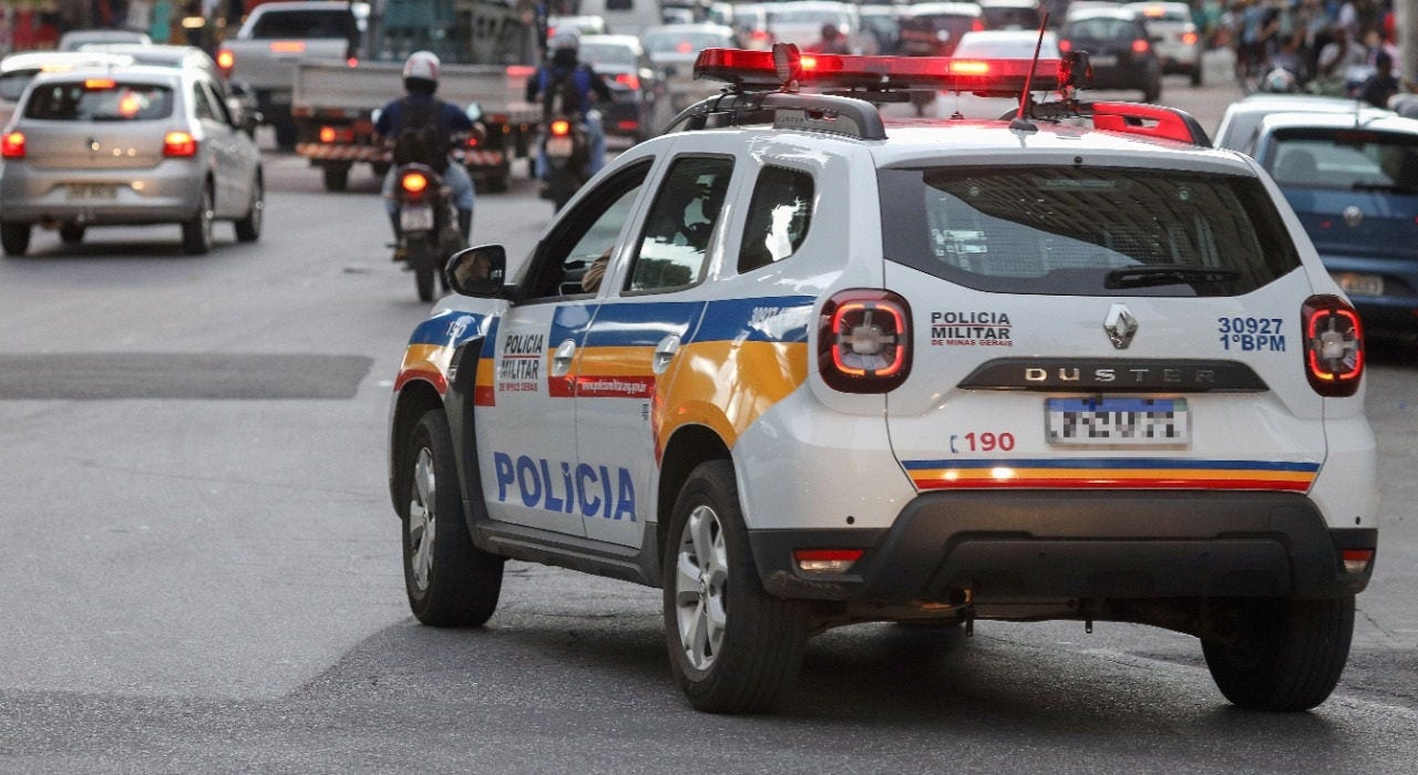 Testemunhas contaram que o suspeito teria fugido em um carro, modelo Fox prata, no sentido bairro Santa Terezinha
