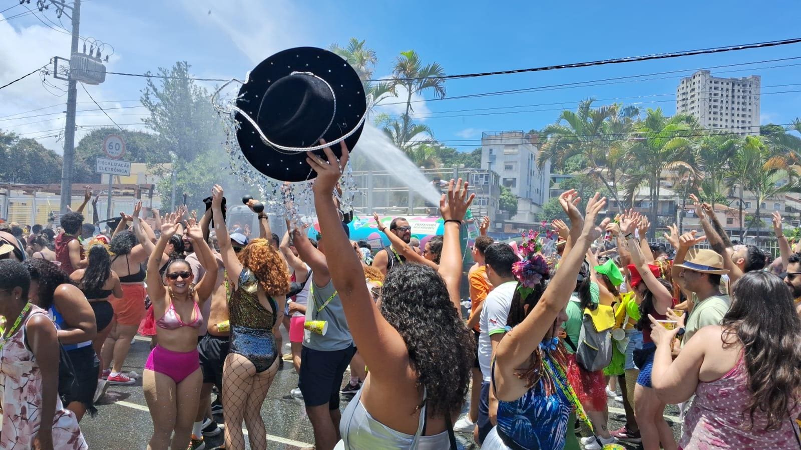 Neste domingo (11 de fevereiro), o risco é alto de incidência de raios UV