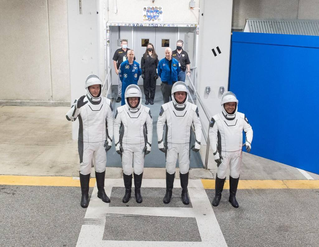 SpaceX está pronta para enviar quatro astronautas à ISS