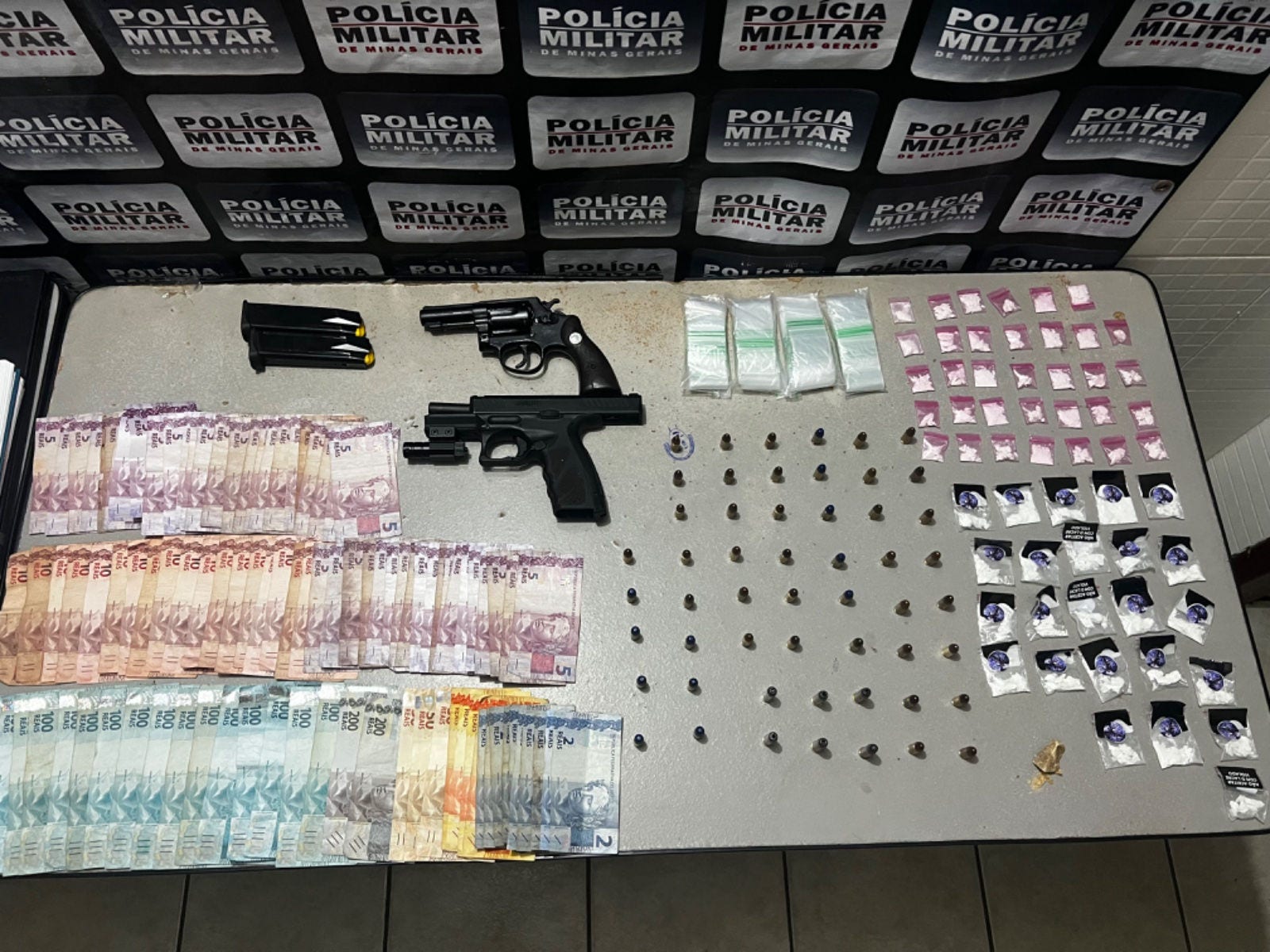 Barbeiro já havia sido denunciado por tráfico de drogas e porte de arma