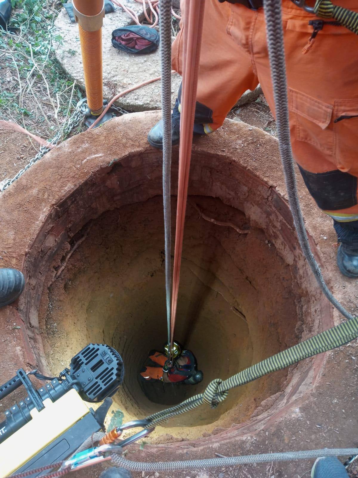 Bombeiros buscam menino sumido há 6 meses