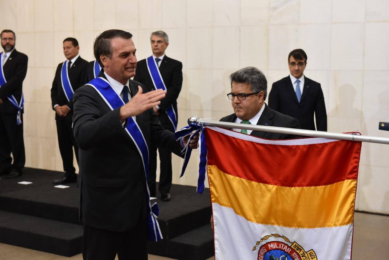 Bombeiros de Minas são condecorados com Ordem de Rio Branco por Bolsonaro
