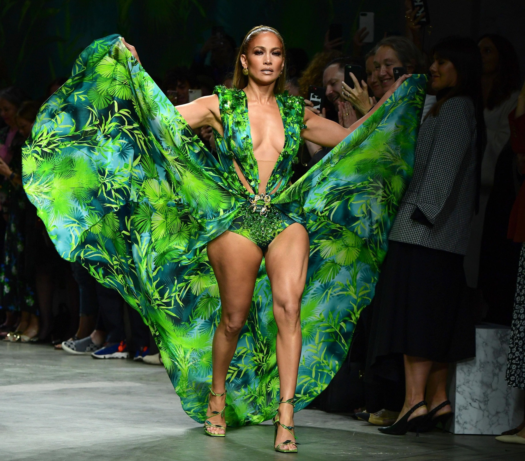 FASHION-ITALY-WOMEN-VERSACE