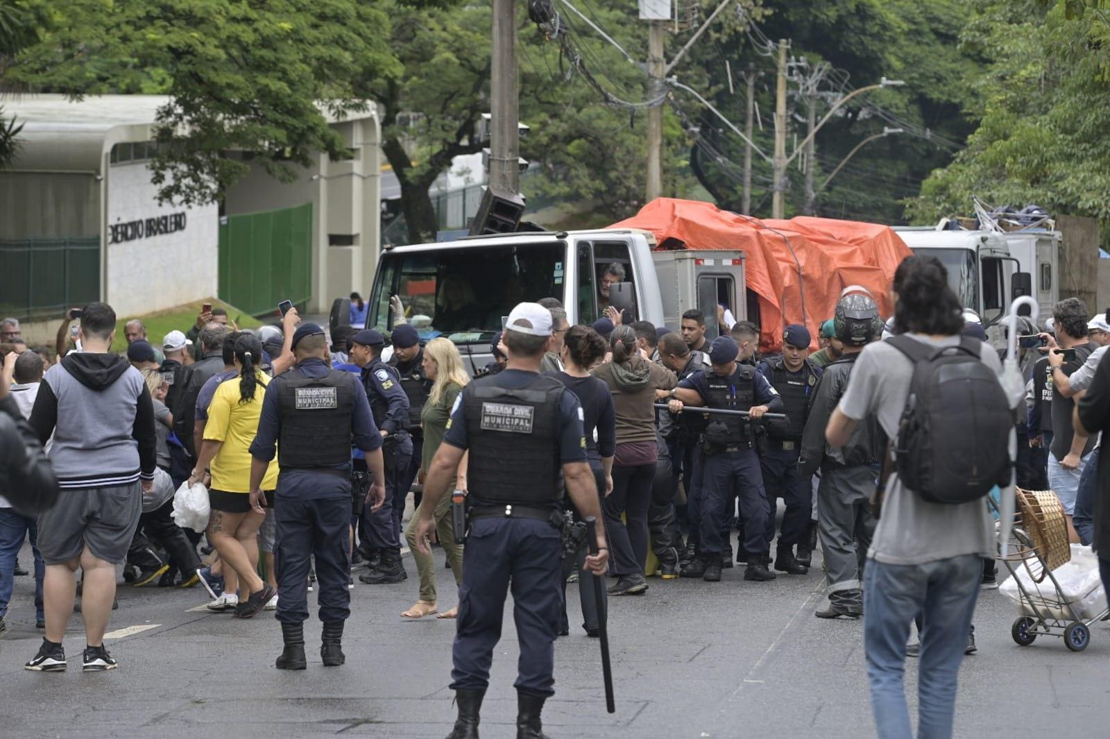 Manifestação na avenida Raja Gabaglia