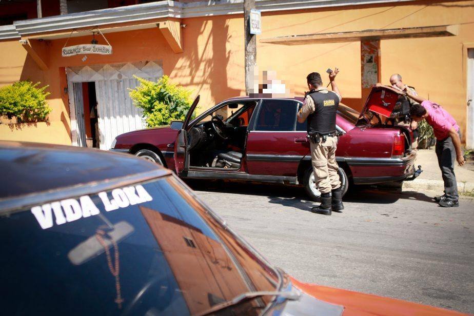 O ex-policial militar Rodney Balbino Leonardi, conhecido como Robocop, é suspeito de assassinar o próprio irmão em frente a sua casa durante uma festa de reveillon em Sao Jose da Lapa (Imagem do crime na época).