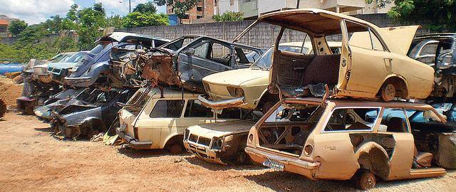 carcaças de carros