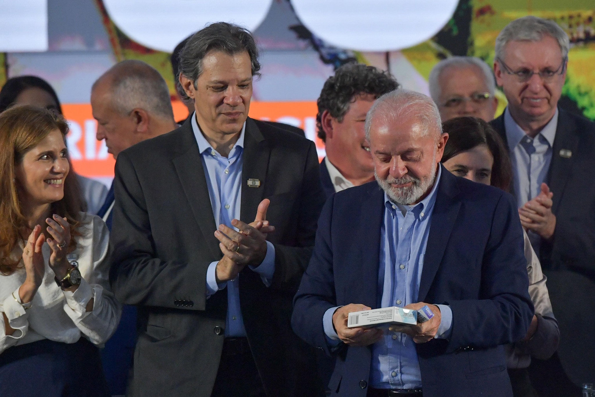 O ministro da Fazenda, Fernando Haddad, e o presidente Luiz Inácio Lula da Silva (PT) durante a agenda em Nova Lima, na região metropolitana de Belo Horizonte, nesta sexta-feira (26/4)