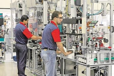 Queda da produção industrial lembra 2008