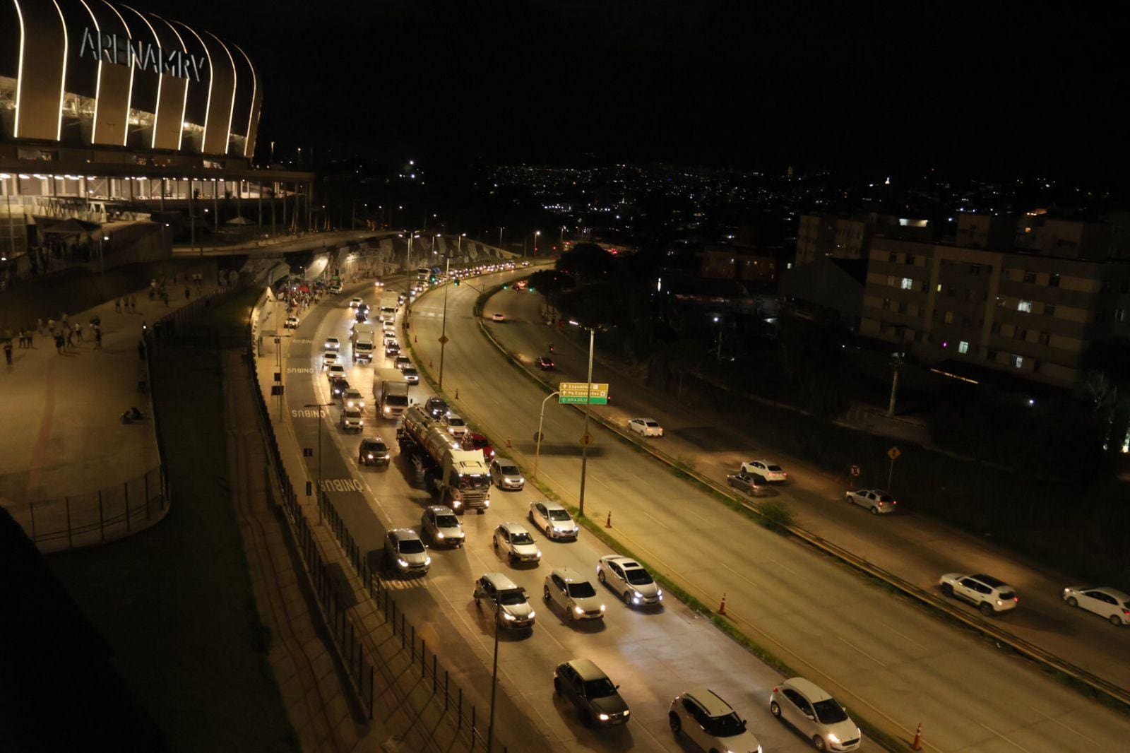 Enquete questiona se a redução da velocidade na Via Expressa foi aprovada ou não pela população