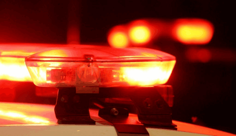 Homem é espancado durante tentativa de assalto; dois suspeitos são presos