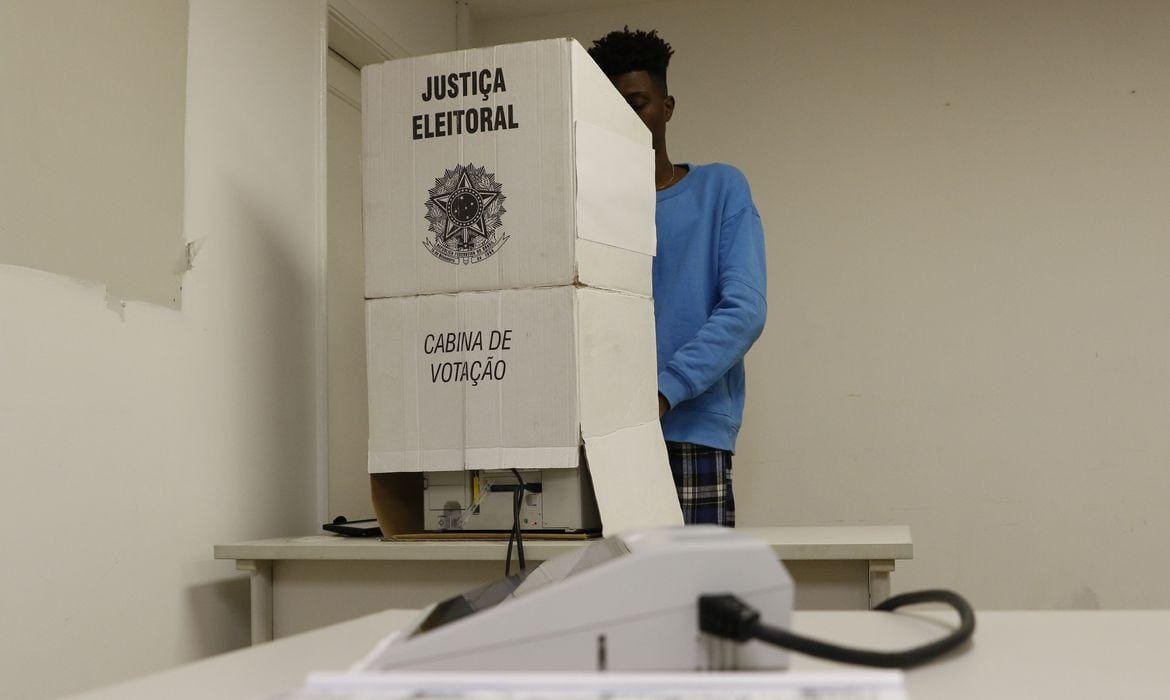 As seções eleitorais são os locais específicos onde os eleitores exercem seu direito ao voto