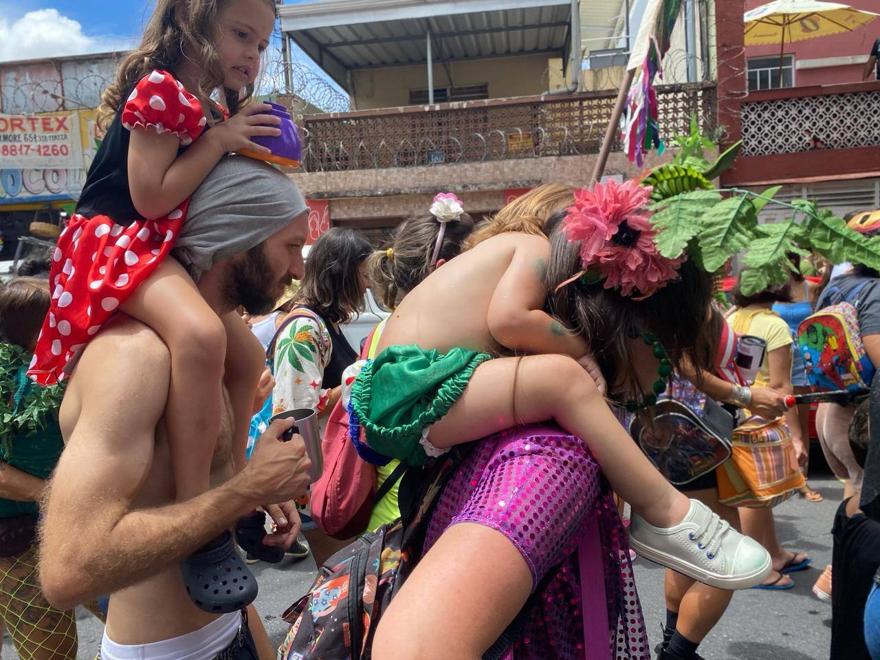 Pais e responsáveis devem ter cuidados com crianças nos bloquinhos de Carnaval