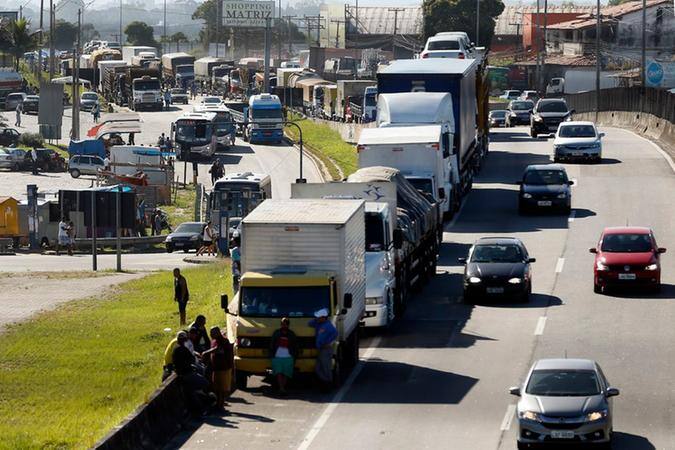 Brasil tem cerca de 80% de sua logística dependente do diesel, aponta professor