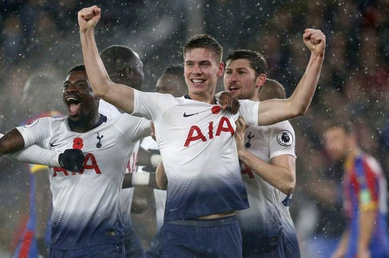 Tottenham vence Crystal Palace fora de casa e cola nos líderes