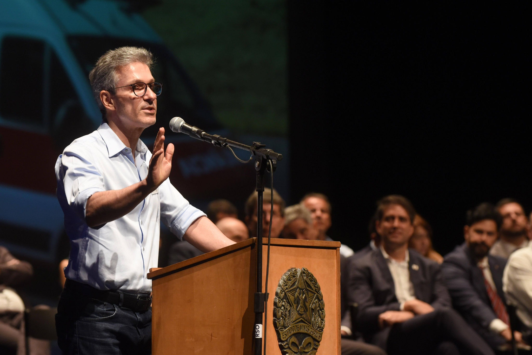 O governador Romeu Zema (Novo) defende a adesão ao Regime de Recuperação Fiscal como alternativa para equilibrar as contas do Estado até 2032 e absorver o pagamento da dívida a partir de então