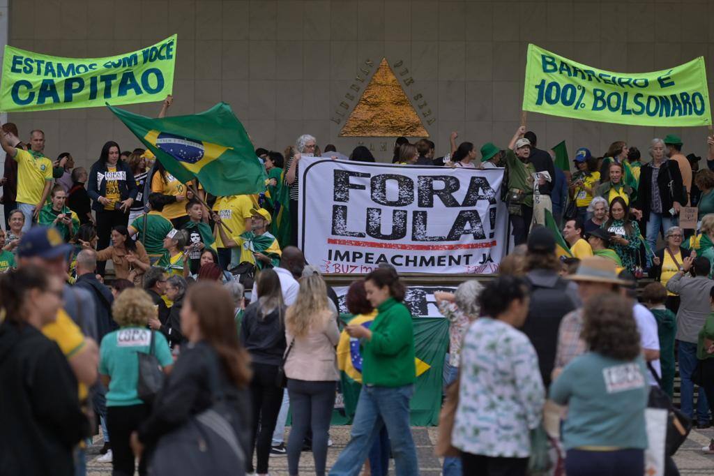 Apoiadores do ex-presidente Jair Bolsonaro se reúnem em BH