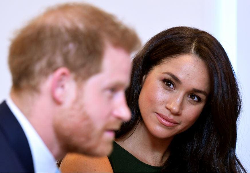 O príncipe Harry e Meghan Markle renunciaram às suas funções como parte da família real britânica