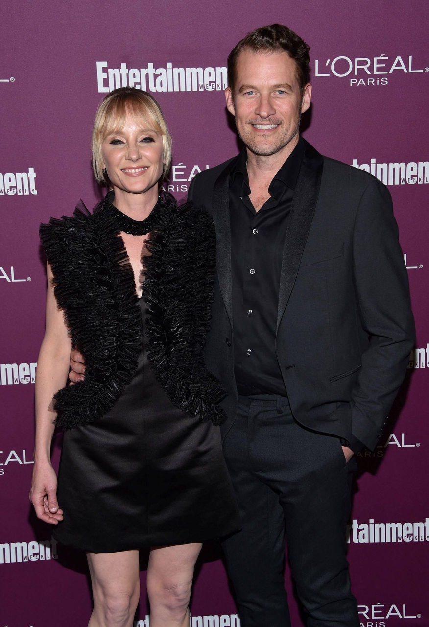 Anne e o ex-marido James Tupper, em uma cerimônia que antecedeu a entrega do Emmy, em Los Angeles