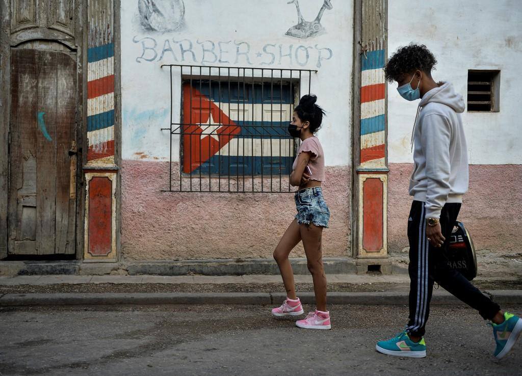 Cubanos vivem sob embargo comercial dos Estados Unidos desde o fim dos anos 50