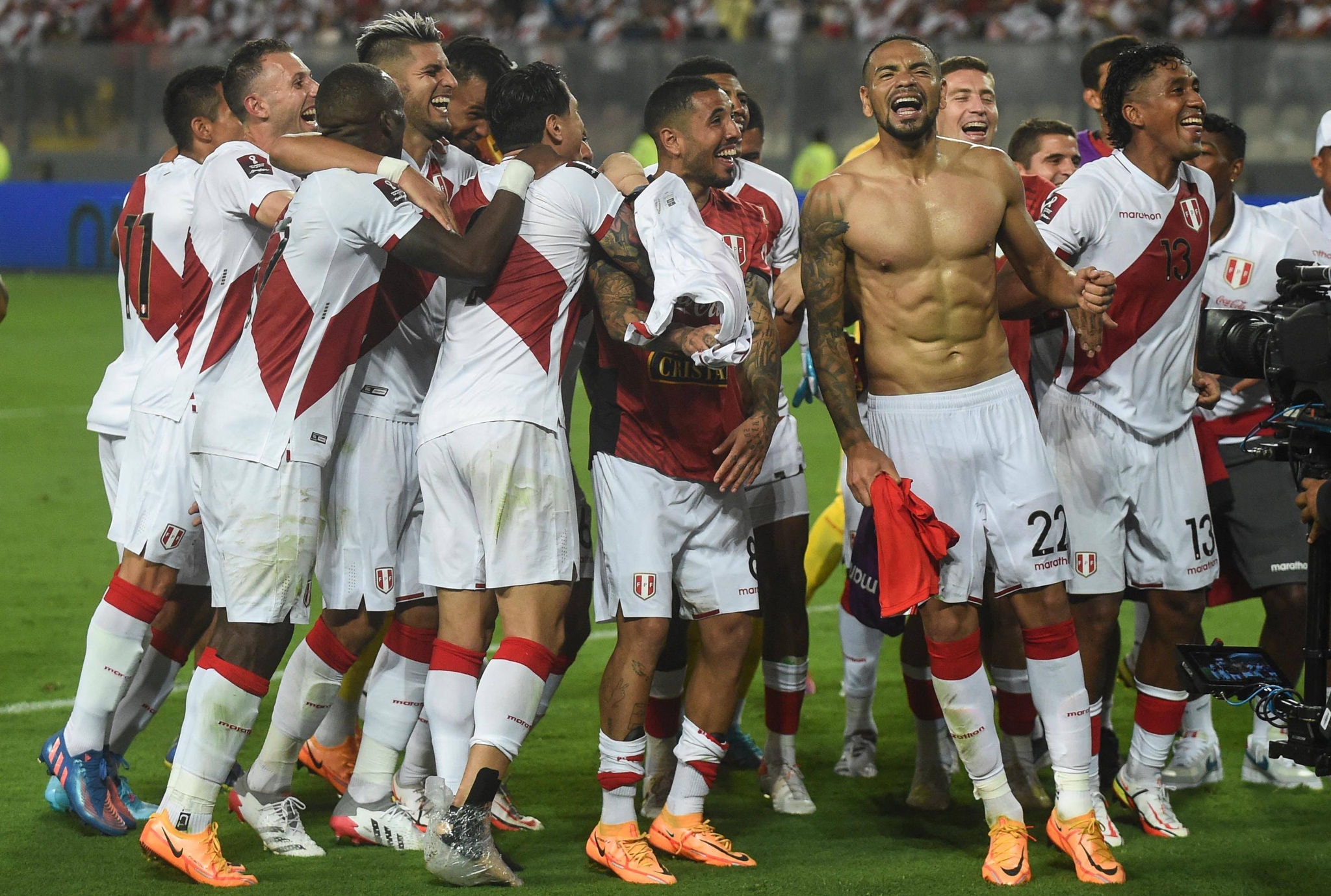 Peruanos fazem festa com a vitória e chance mantida de ir ao Mundial