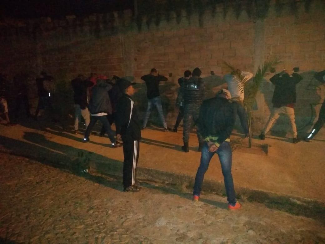 O grupo foi interrompido no momento em que iniciava o evento